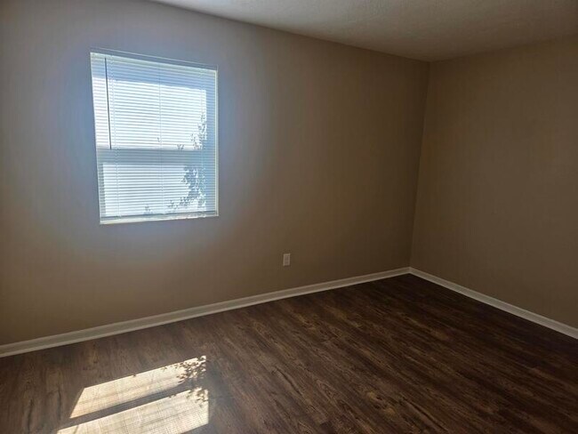 Building Photo - 146 Nancy Ln