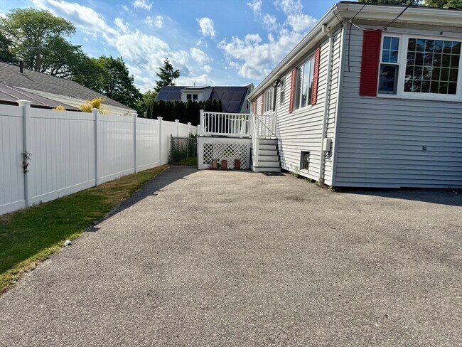 Building Photo - 2 Furbush Rd