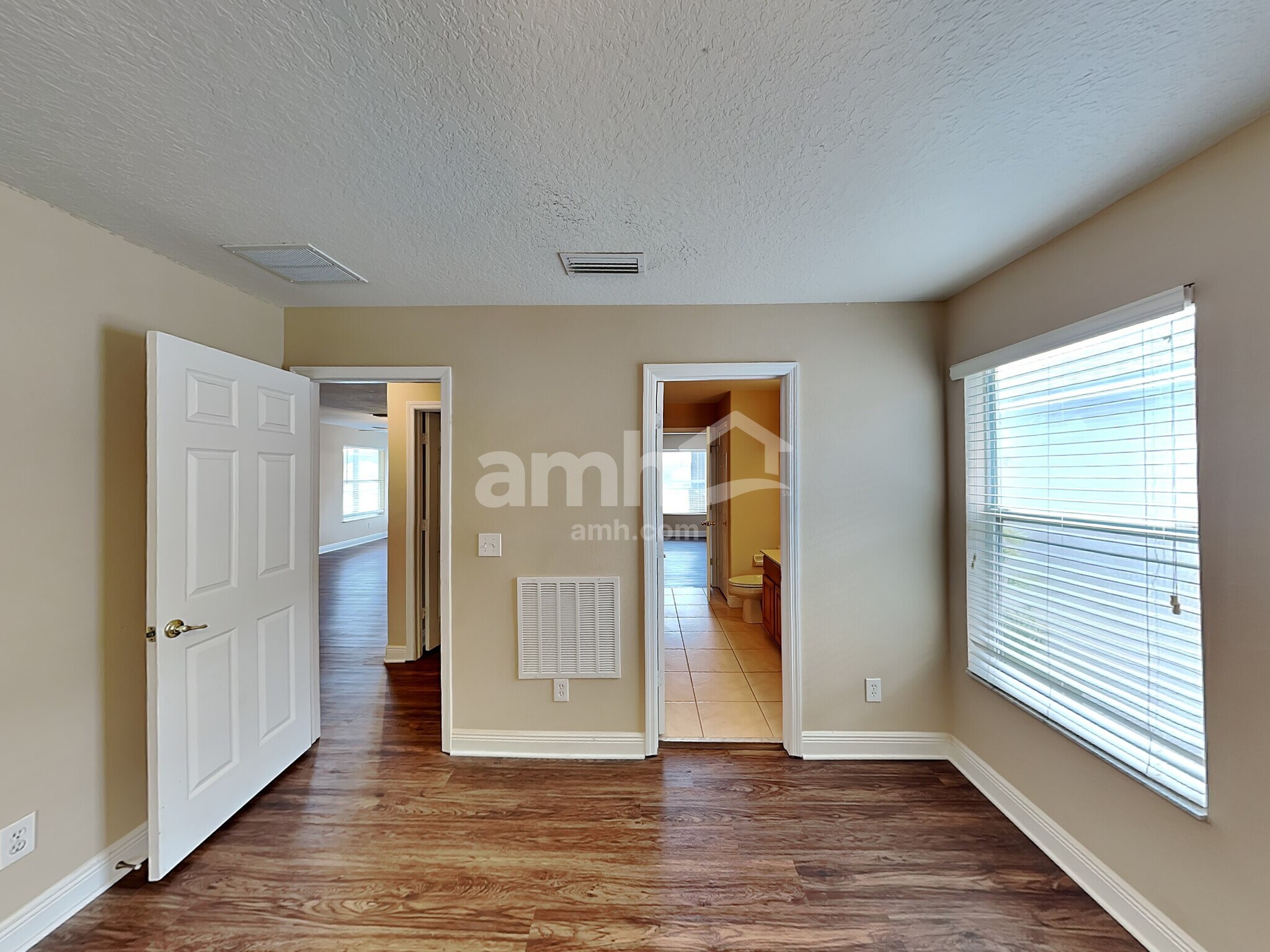 Building Photo - 11177 Creek Haven Dr