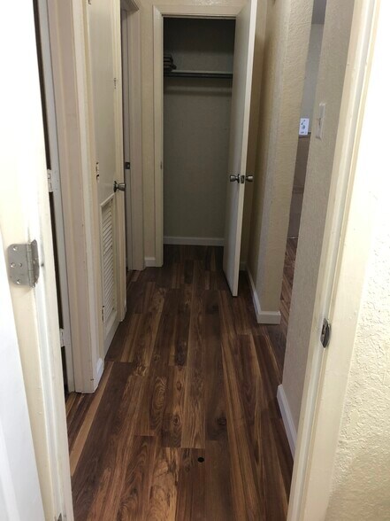 Building Photo - 429 N Wilhite