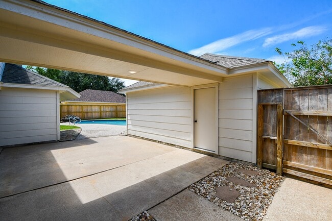 Building Photo - 8231 Bo Jack Dr