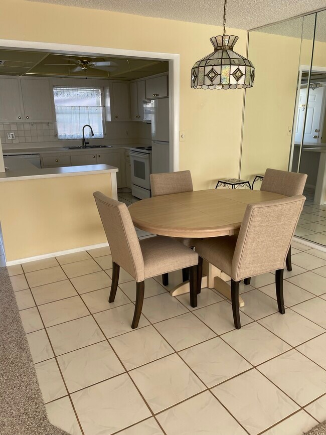 Building Photo - 4750 Cove Cir