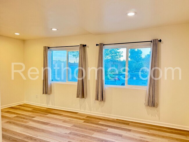 Building Photo - 5034 Baxter St