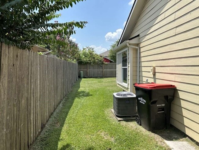 Building Photo - 12226 Greensbrook Forest Dr