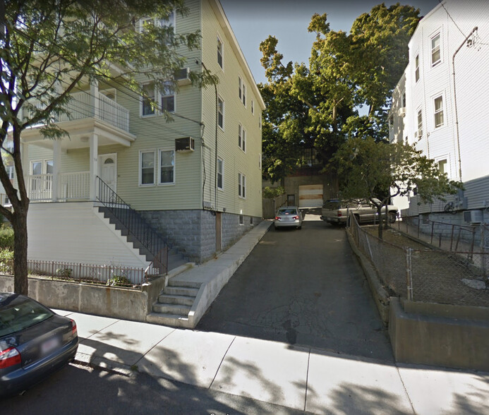 Building Photo - 96 Heath St