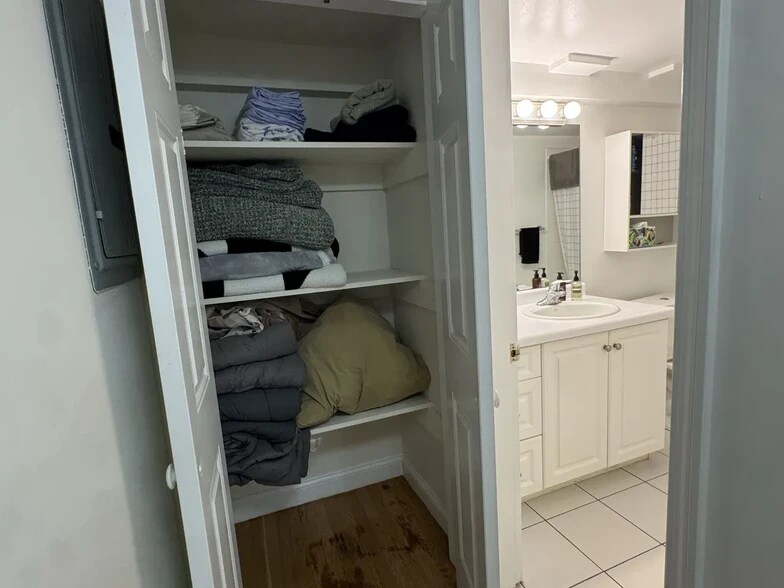 Building Photo - 17 Fairbanks St