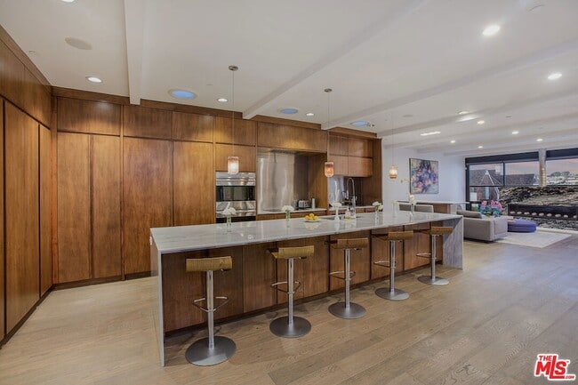 Building Photo - 2105 E Balboa Blvd