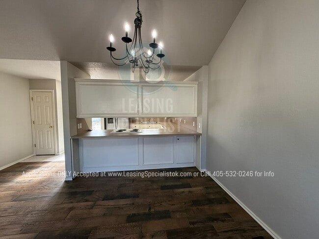 Building Photo - West Norman 3 Bed 2 Bath Garden home!