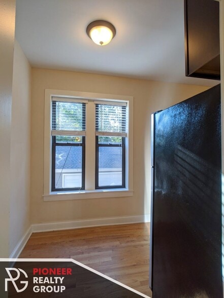 Building Photo - 4032 N Ashland Ave