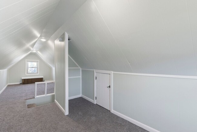 Building Photo - Bright 2 Bedroom Apartment in Duquesne Heights – Minutes from Mount Washington Overlook!