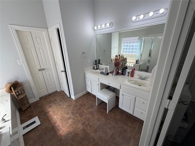 Building Photo - 703 Chandler Ct