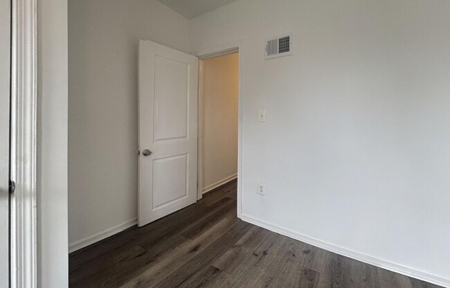 Building Photo - 1641 S 53rd St