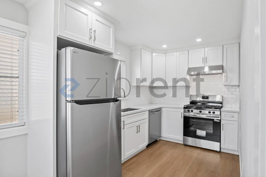 Building Photo - Unit A