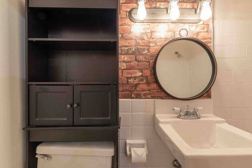 Building Photo - 1136 Rodman St