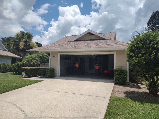 Building Photo - 997 Spinnaker Ct