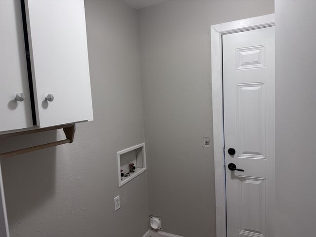 Building Photo - 2118 Westbrook Ave