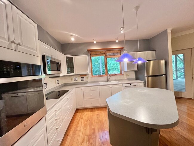 Building Photo - 3005 Hickory Tree Pl