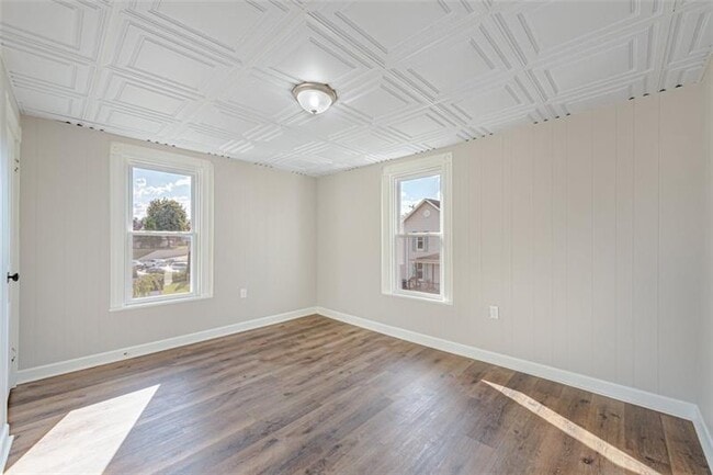 Building Photo - 212 Penn St