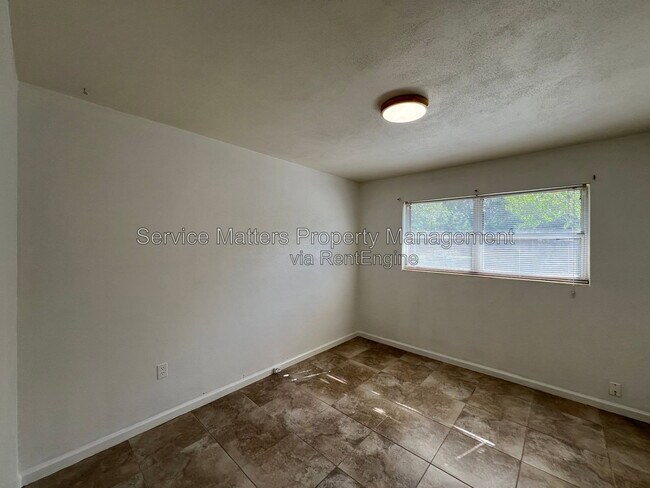 Building Photo - 121 Berkley Dr