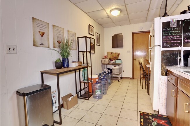 Building Photo - 939 Washington St