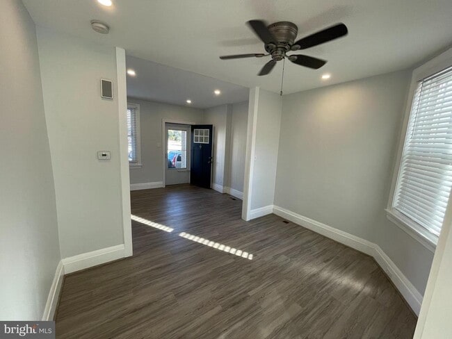 Building Photo - 760 W Railroad Ave