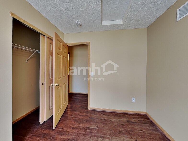 Building Photo - 818 Bent Oak Dr