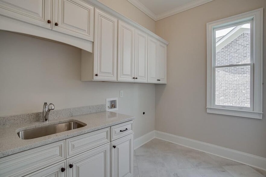 Building Photo - 5869 Chickasaw Ln