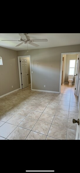 Building Photo - 712 SE 46th Ln