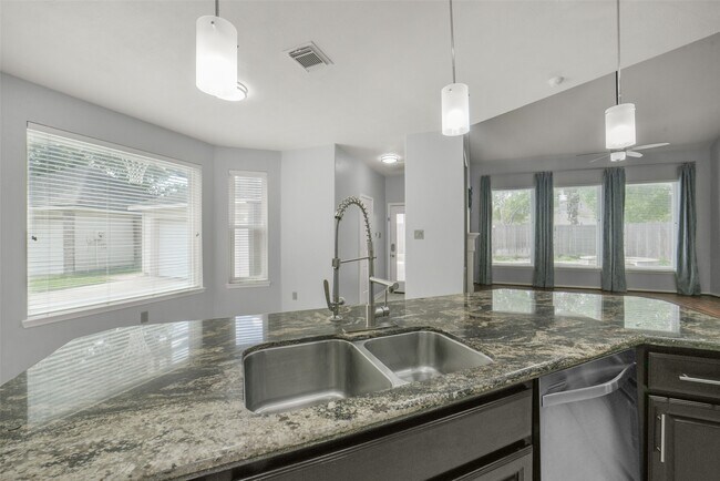 Building Photo - 402 Sterling Heights Ln