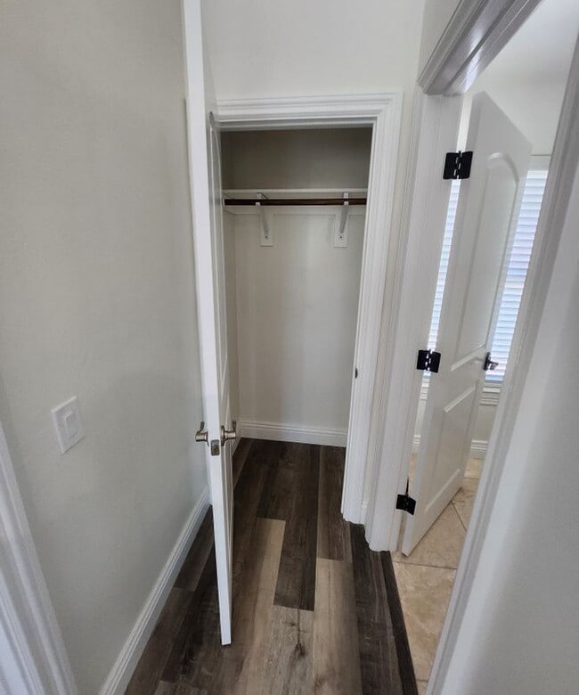 Building Photo - 872 Wildrose Cir
