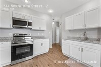 Building Photo - 644 N 10th St
