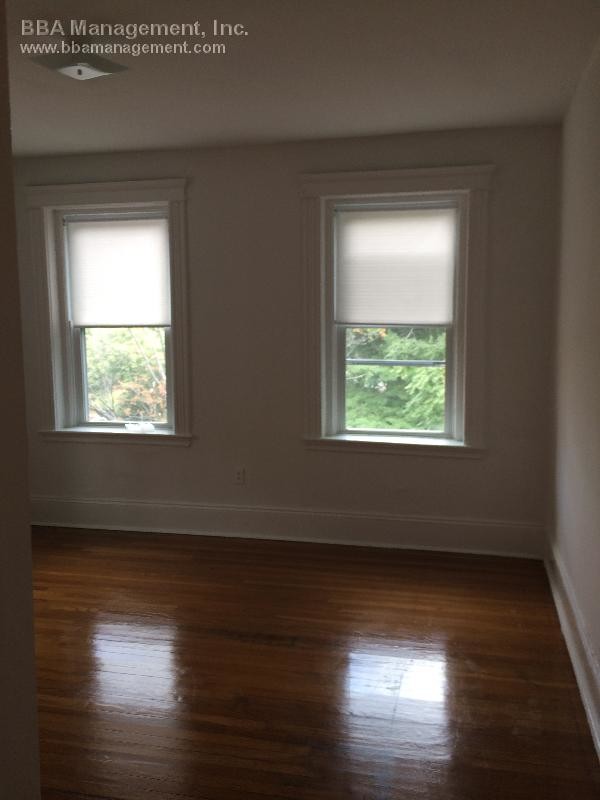 Building Photo - 120 Warren St