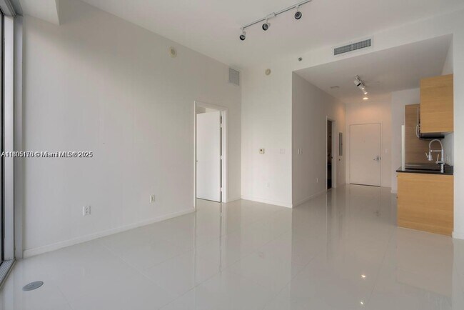 Building Photo - 465 Brickell Ave