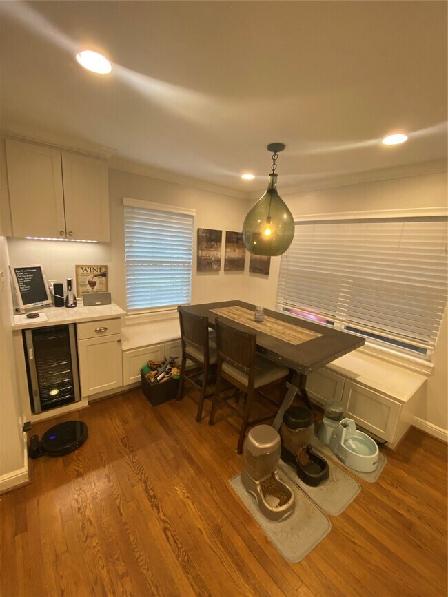 Building Photo - 10313 Shadow Oaks Dr