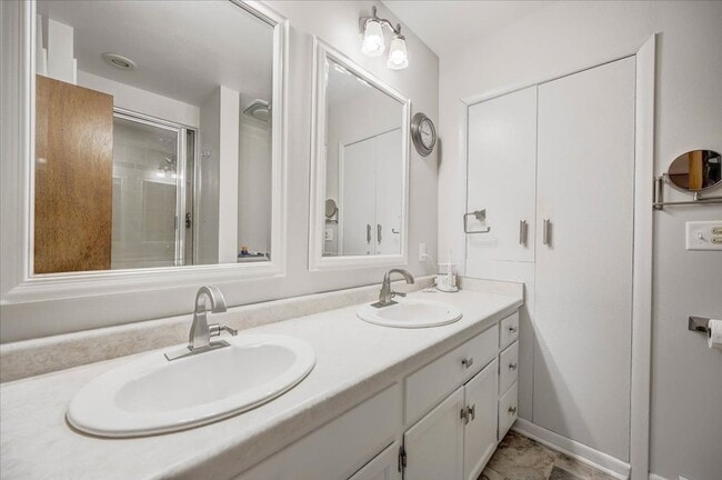 Building Photo - Spacious Elm Grove 3BR/2BA Ranch Single Fa...