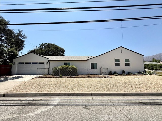 Building Photo - 352 E Newman Ave
