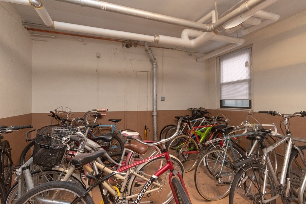 Building Photo - 4646 N Paulina St