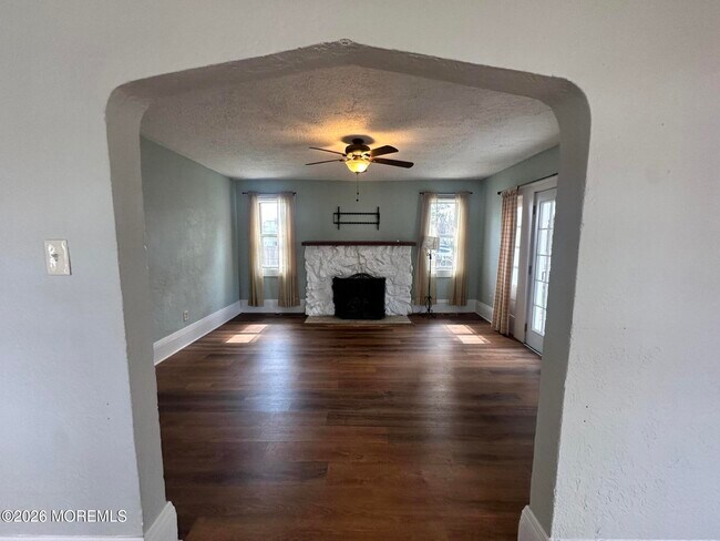 Building Photo - 4 Spring St