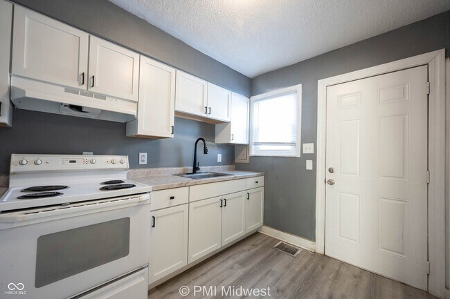 Building Photo - 6054 E 16th St