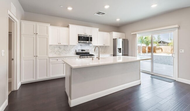 Building Photo - Loma Vista Home on 8800sf Lot for Lease