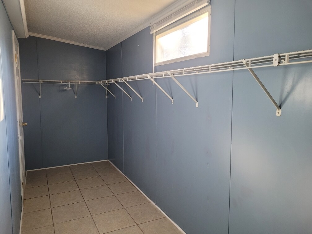 Building Photo - 22696 Lakeway Hbr