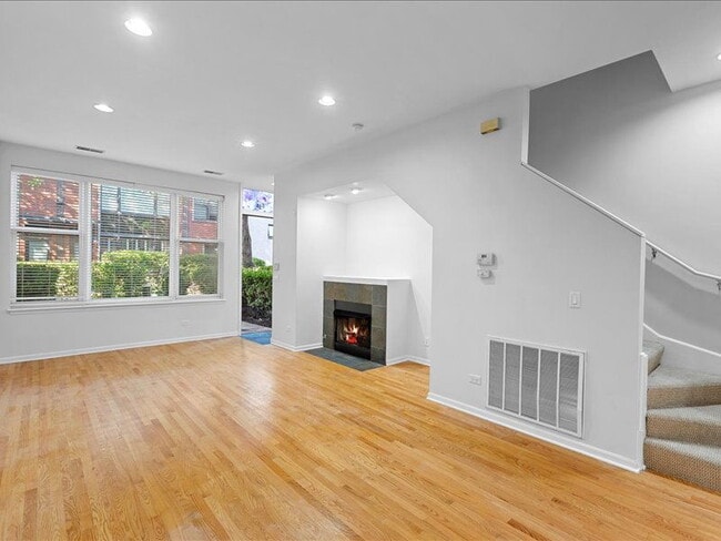 Building Photo - 945 N Howe St