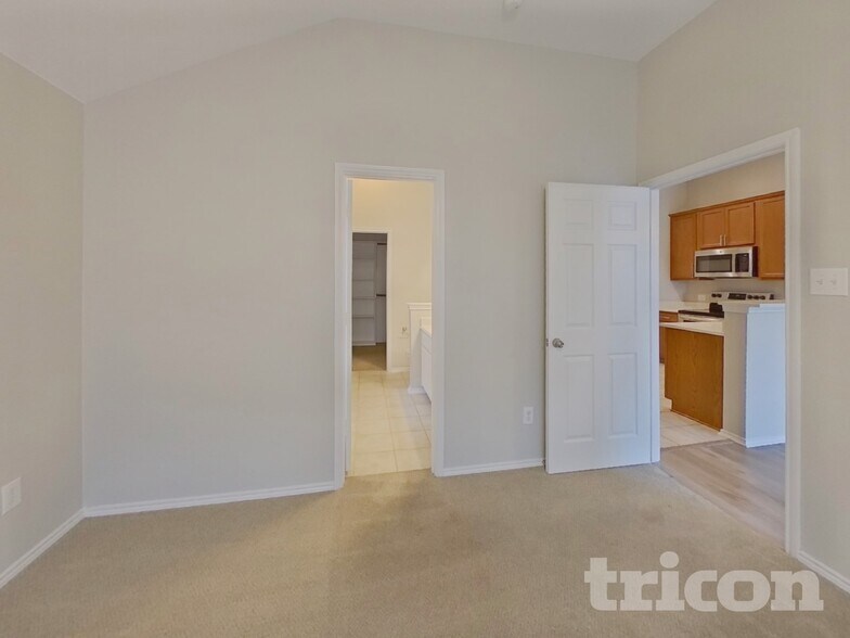 Building Photo - 1228 Artesia Dr