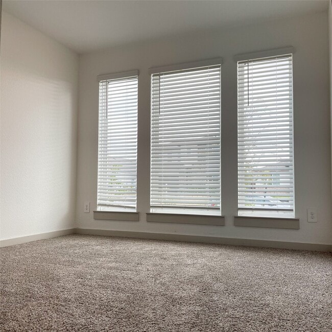 Building Photo - 6814 Bradford Ter Rd