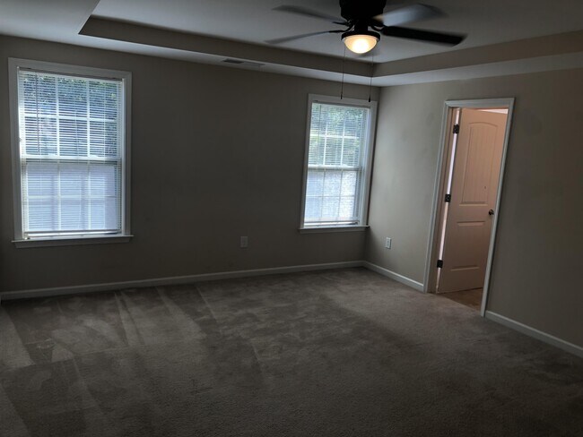 Building Photo - 12 Loyalist Rd