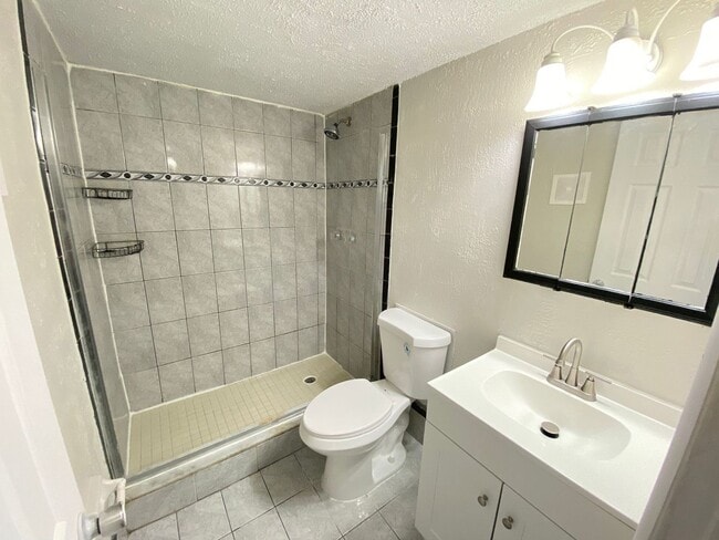 Building Photo - Apartment For Rent 2 bed / 2 bath