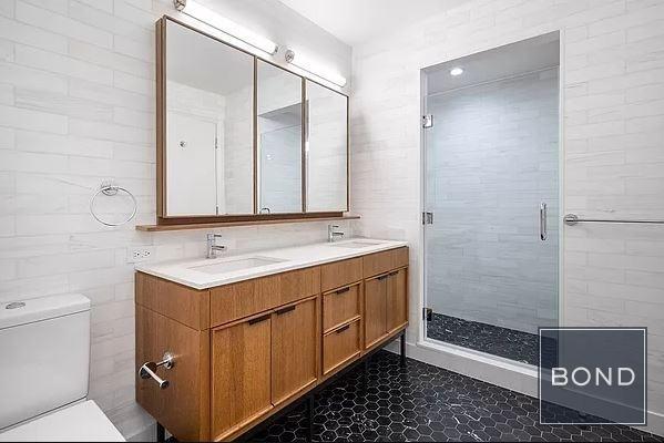 Building Photo - 420 E 54th St