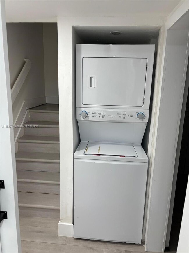 Building Photo - 6886 NW 166th Terrace