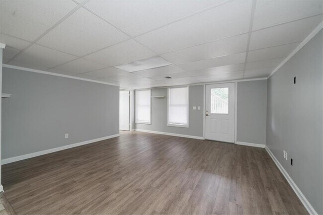 Building Photo - 4085 Pineset Dr