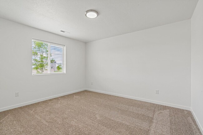 Building Photo - Beautiful Newer Built Home in a Prime Cald...